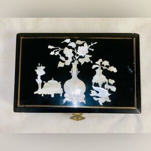 Black Lacquered Jewelry Box with Inlay Design. Vintage (1960-70’s)